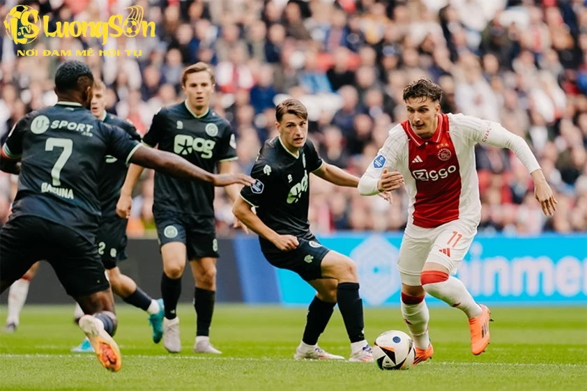 Ajax vs Groningen (Ảnh: Internet)