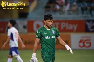 Bùi Tiến Dũng nhận trận thua đậm nhất mùa giải 2024/25