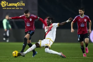 Cả hai đội đều muốn có 3 điểm để giành vé dự cúp châu Âu mùa sau.
