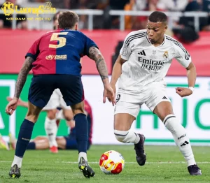 Cú hattrick mới đây vào lưới Barca giúp Mbappe đang vươn lên dẫn đầu Vua phá lưới ở La Liga. (Ảnh: Internet)