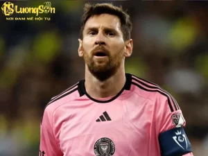 Messi không hài lòng với phong độ thi đấu của đồng đội (Ảnh: Goal)