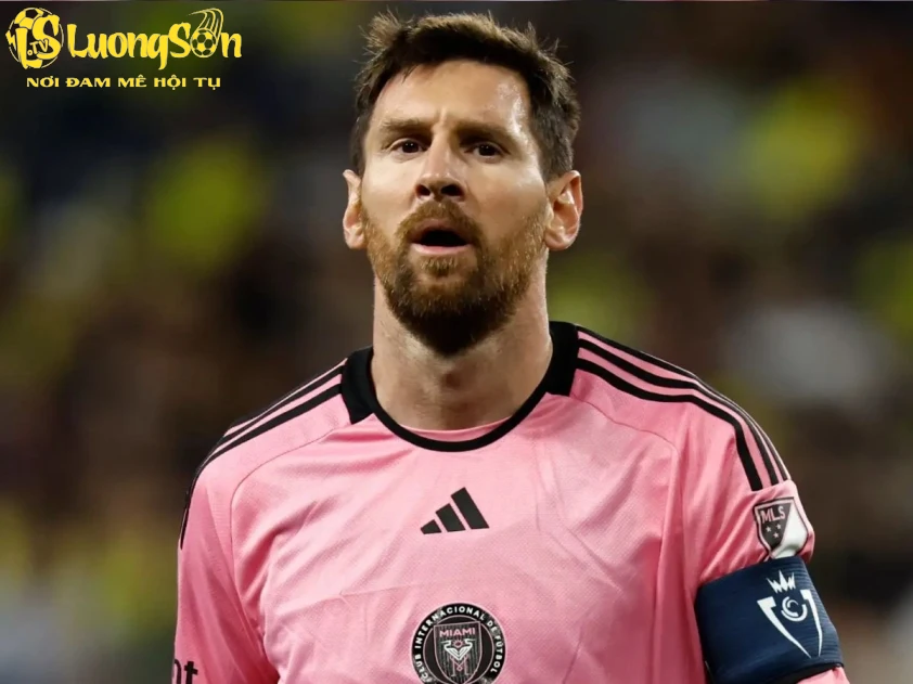 Messi không hài lòng với phong độ thi đấu của đồng đội (Ảnh: Goal)