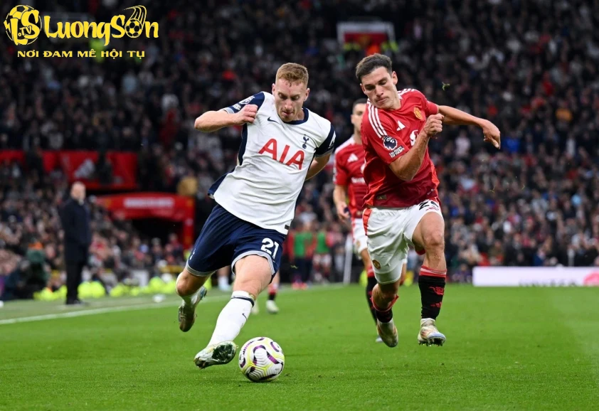 MU đang được các chuyên trang dự đoán đánh giá cao hơn Tottenham